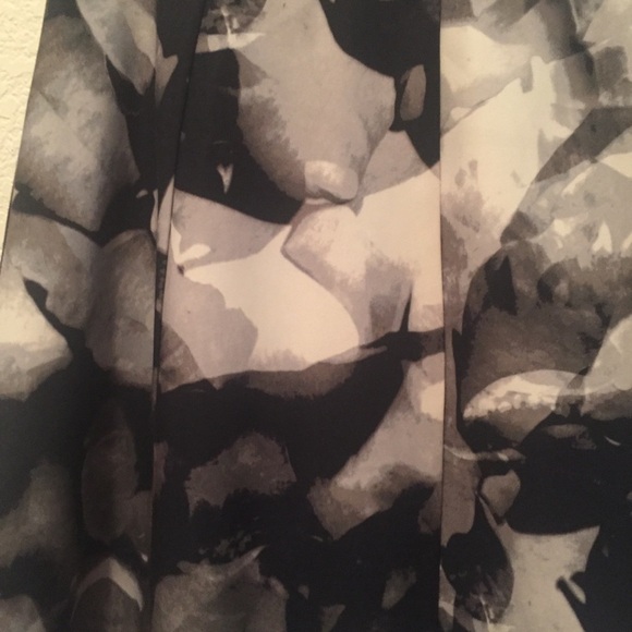 Mossimo Women’s skirt abstract floral print size 2 - Picture 5 of 8